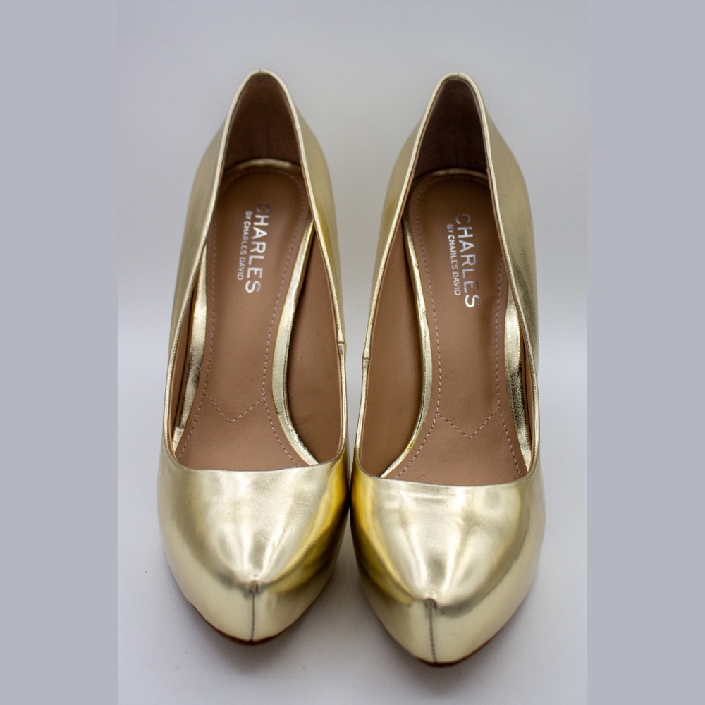 Charles David Frankie Gold Platforms Sz 7.5 NIB